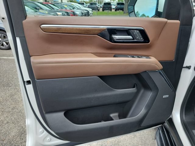 Certified 2025 Chevrolet Tahoe High Country AWD/4WD image 28
