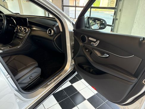 Used 2020 Mercedes-Benz GLC 300 4MATIC image 22