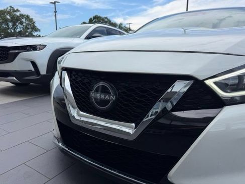 Used 2023 Nissan Maxima SV w/ Floor Mat Group FWD image 2