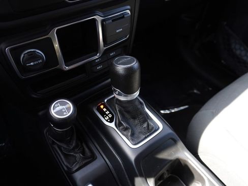 Used 2021 Jeep Gladiator Sport AWD/4WD image 19