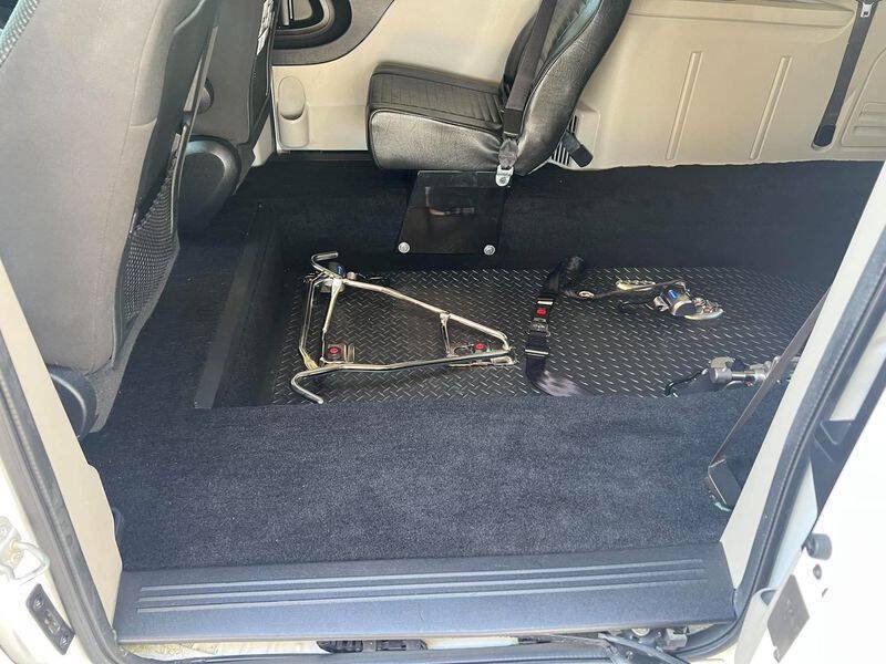 Used 2020 Dodge Grand Caravan SE w/ UConnect Hands-Free Group FWD image 34