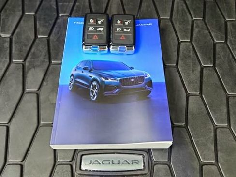 Used 2025 Jaguar F-PACE R-Dynamic S image 60