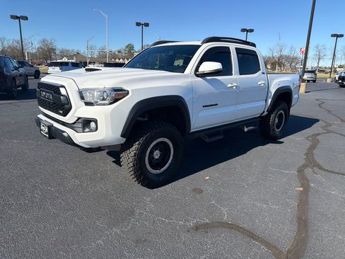 Used 2016 Toyota Tacoma SR5 image 4