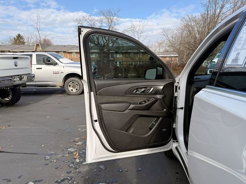 Used 2023 Chevrolet Traverse High Country image 10