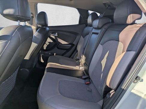 Used 2011 Hyundai Tucson GLS image 17