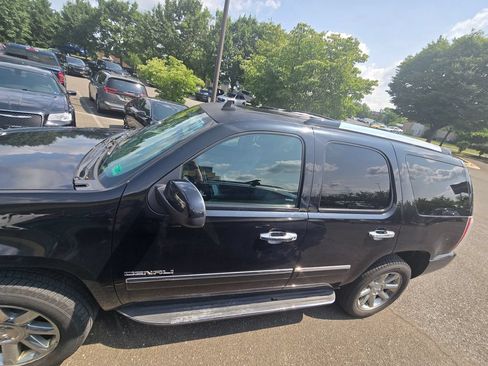 Used 2013 GMC Yukon Denali AWD/4WD image 4