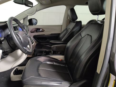 Used 2021 Chrysler Voyager Lxi FWD image 17