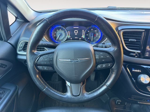Used 2020 Chrysler Pacifica Touring-L Plus w/ Advanced Safetytec Group FWD image 13