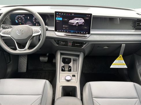 New 2026 Volkswagen Tiguan SE FWD image 12