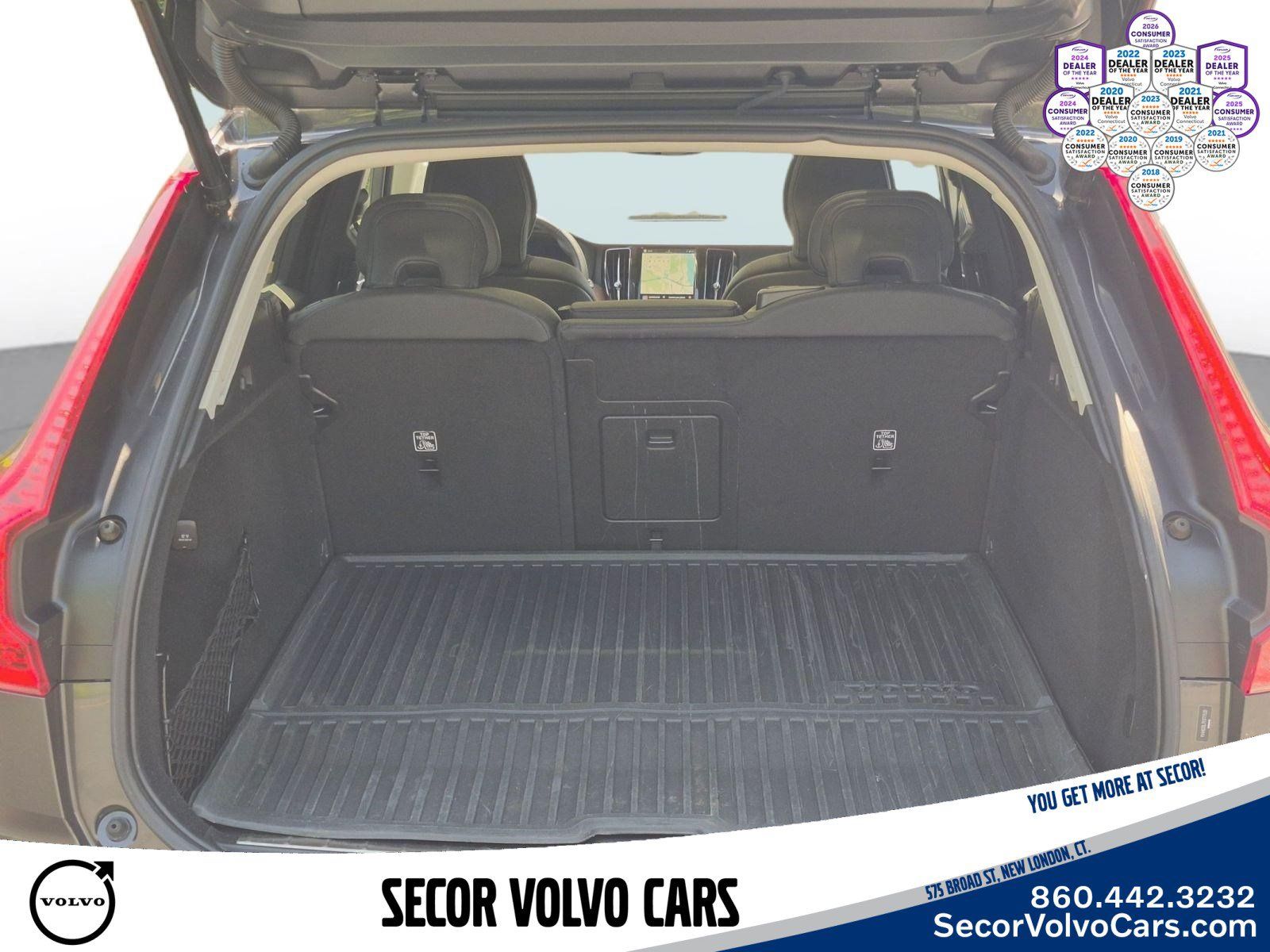 Used 2024 Volvo XC60 T8 Plus w/ Climate Package AWD/4WD image 7