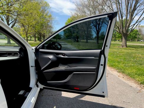 Used 2021 Toyota Camry SE FWD image 23