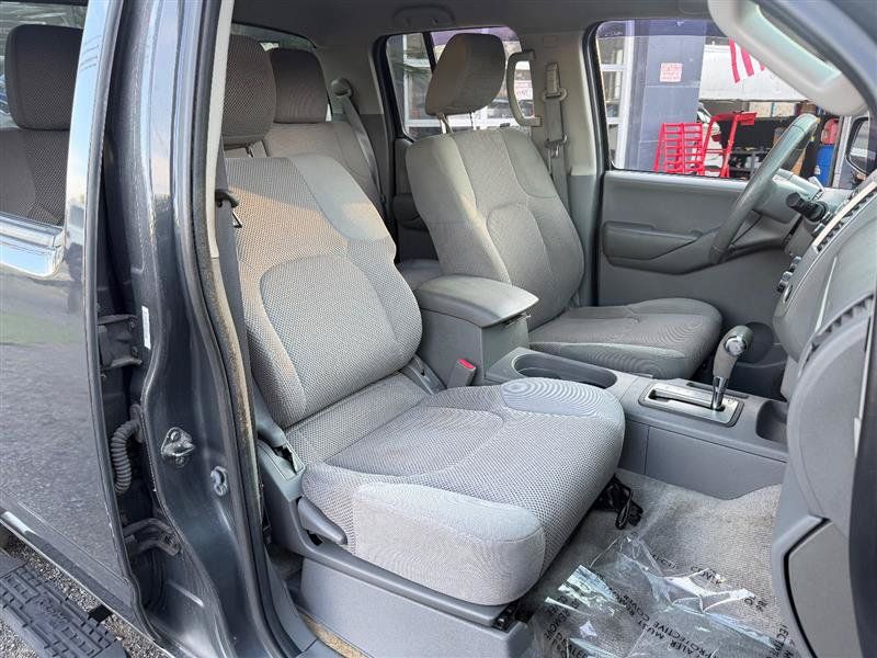 Used 2013 Nissan Frontier SV AWD/4WD image 17