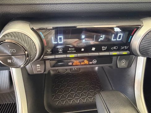 Used 2025 Toyota RAV4 XLE AWD/4WD image 27