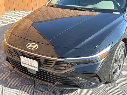 Used 2025 Hyundai Elantra SEL image 22
