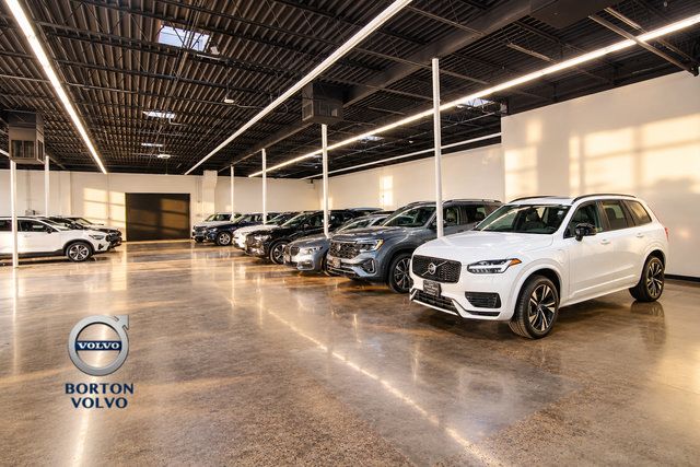 Used 2023 Volvo XC40 Recharge Plus w/ Protection Package Premier AWD/4WD image 4