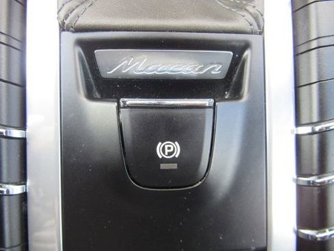 Used 2018 Porsche Macan image 51