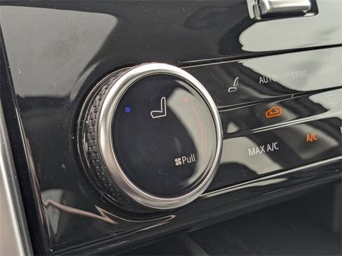 Used 2024 Land Rover Discovery S image 26