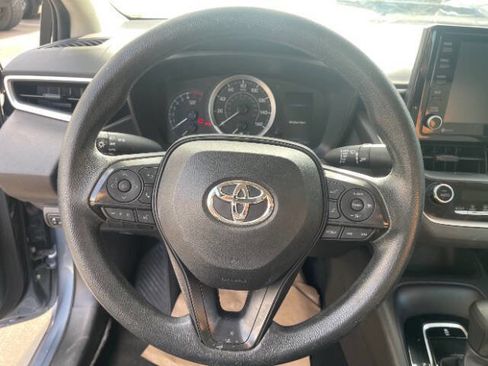 Used 2022 Toyota Corolla LE FWD image 13