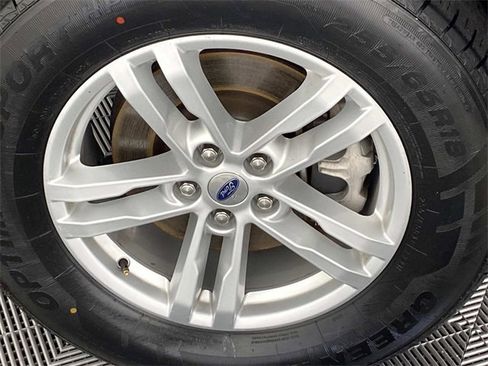 Used 2022 Ford Explorer XLT w/ Equipment Group 202A image 27