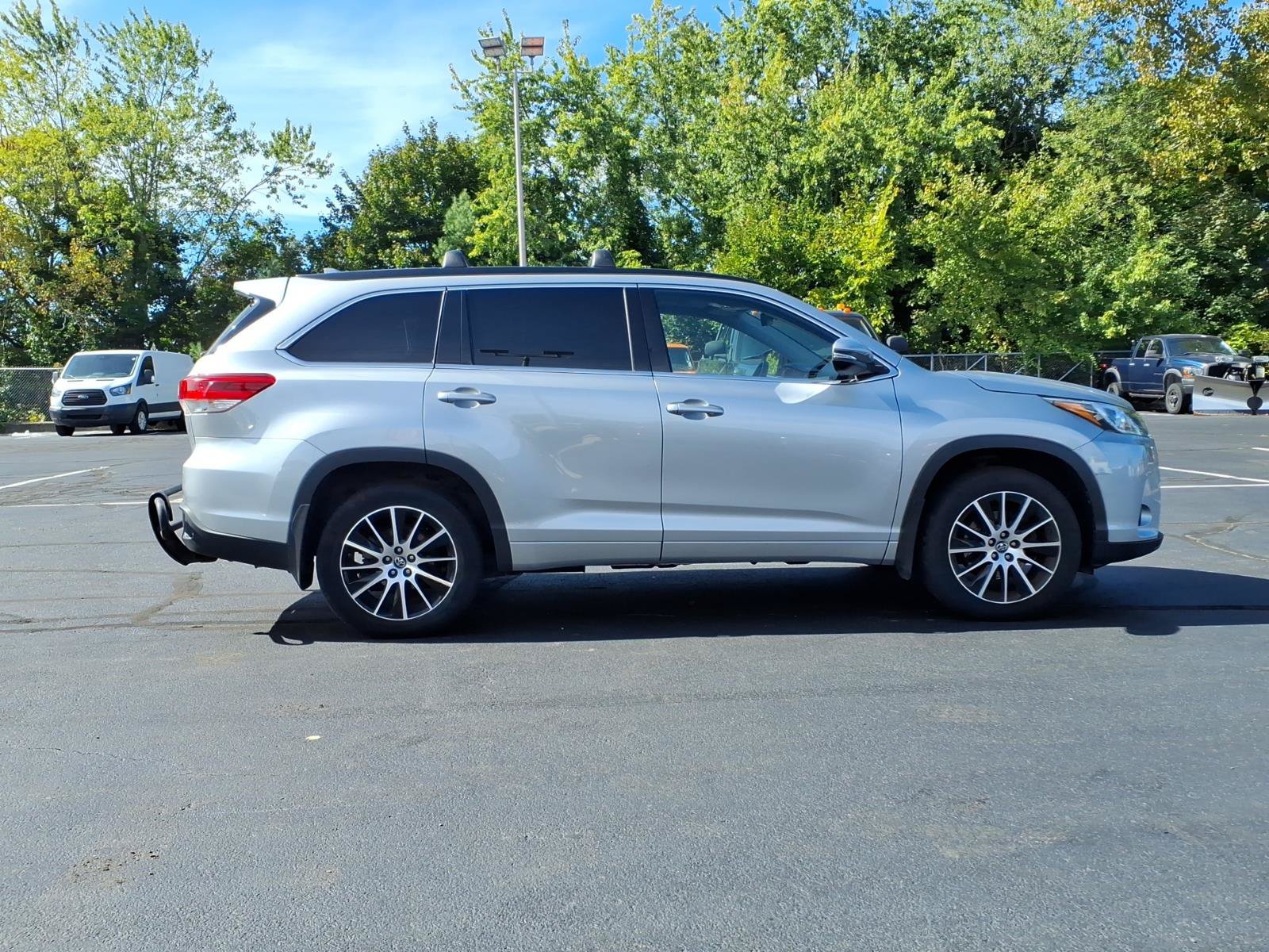 Used 2017 Toyota Highlander SE AWD/4WD image 8