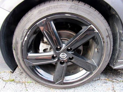 Used 2021 Nissan Sentra SR w/ SR Premium Package image 8