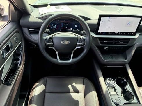 Used 2025 Ford Explorer Platinum w/ Ultimate Package image 10