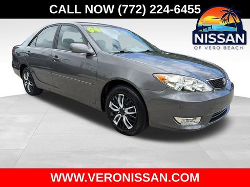 Used 2004 Toyota Camry XLE image 1