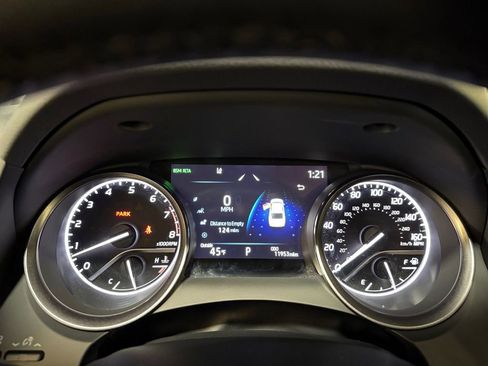 Used 2023 Toyota Camry SE w/ Cold Weather Package image 16