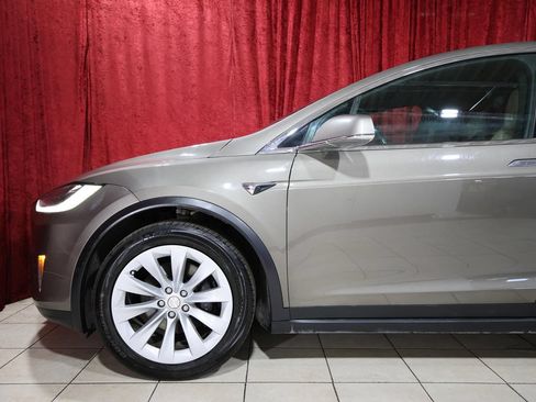 Used 2016 Tesla Model X 75D AWD/4WD image 5