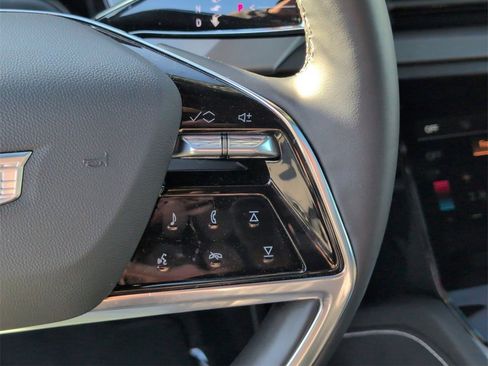 Used 2026 Cadillac Vistiq Sport image 11