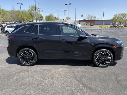 Used 2025 Volkswagen Tiguan SEL R-Line image 4