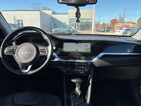 Used 2022 Kia Niro Touring Special Edition image 28
