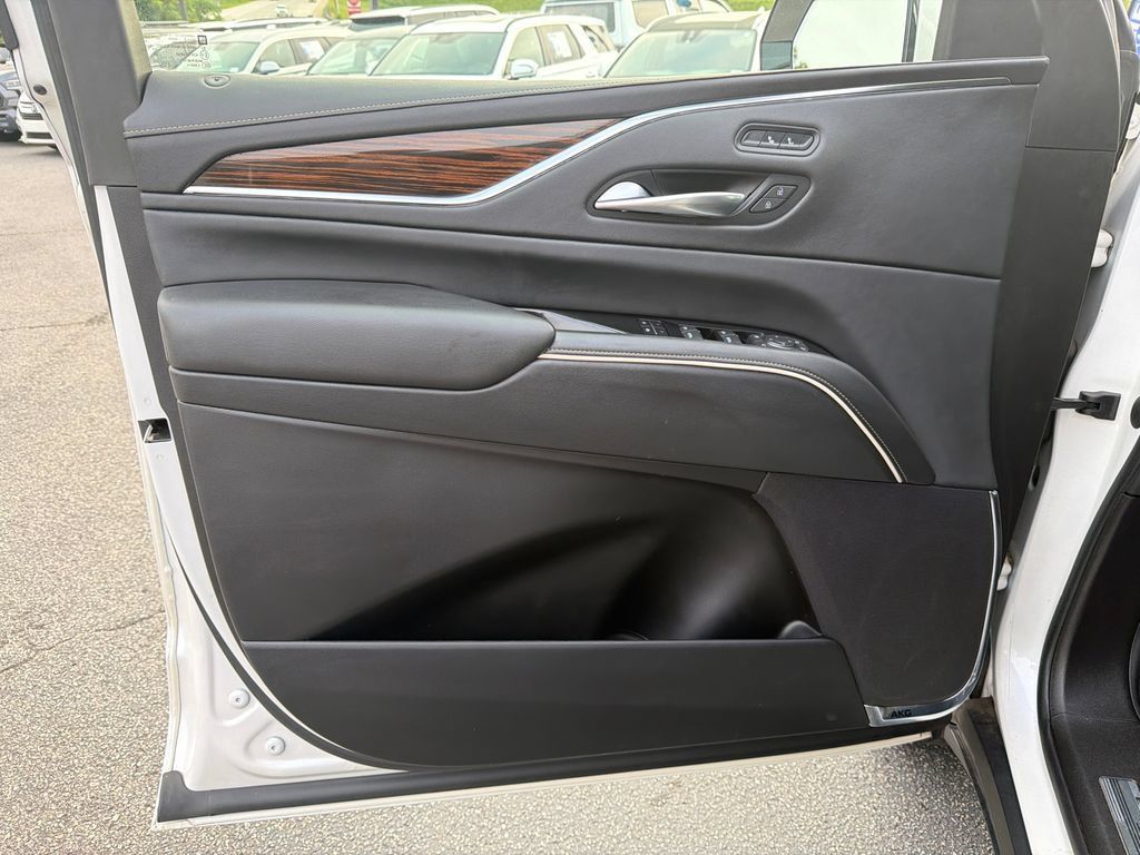 Used 2022 Cadillac Escalade Luxury w/ LPO, Floor Liner Package AWD/4WD image 10