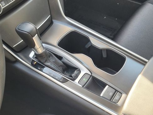 Used 2018 Honda Accord LX image 27