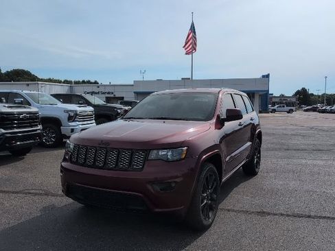 Used 2019 Jeep Grand Cherokee Altitude AWD/4WD image 1