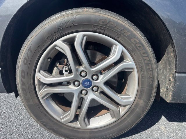 Used 2018 Ford Edge Titanium w/ Equipment Group 301A AWD/4WD image 12