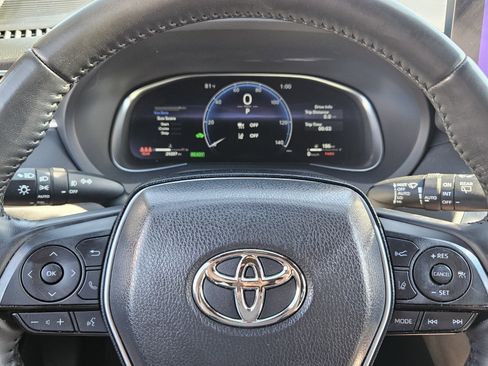 Used 2023 Toyota Venza Limited image 17
