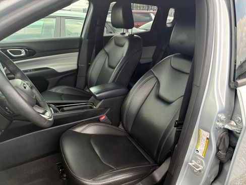 Used 2025 Jeep Compass Limited AWD/4WD image 30