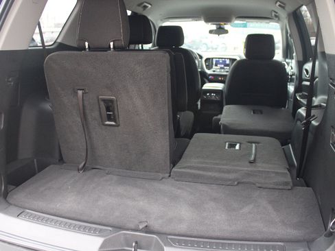 Certified 2021 GMC Acadia SLE image 33