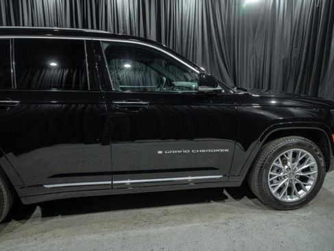 Used 2023 Jeep Grand Cherokee Summit w/ Luxury Tech Group V image 4