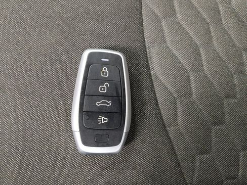 Used 2019 Chevrolet Equinox LT w/ Driver Convenience Package AWD/4WD image 32