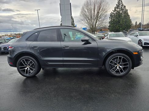 Used 2025 Porsche Macan image 7
