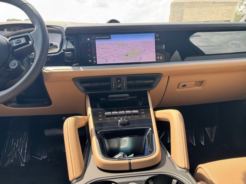 New 2025 Porsche Cayenne Coupe image 16