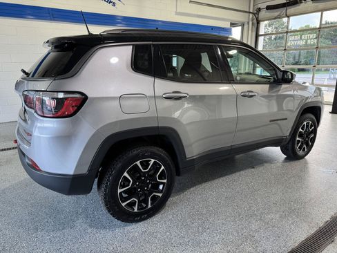 Used 2020 Jeep Compass Trailhawk AWD/4WD image 11