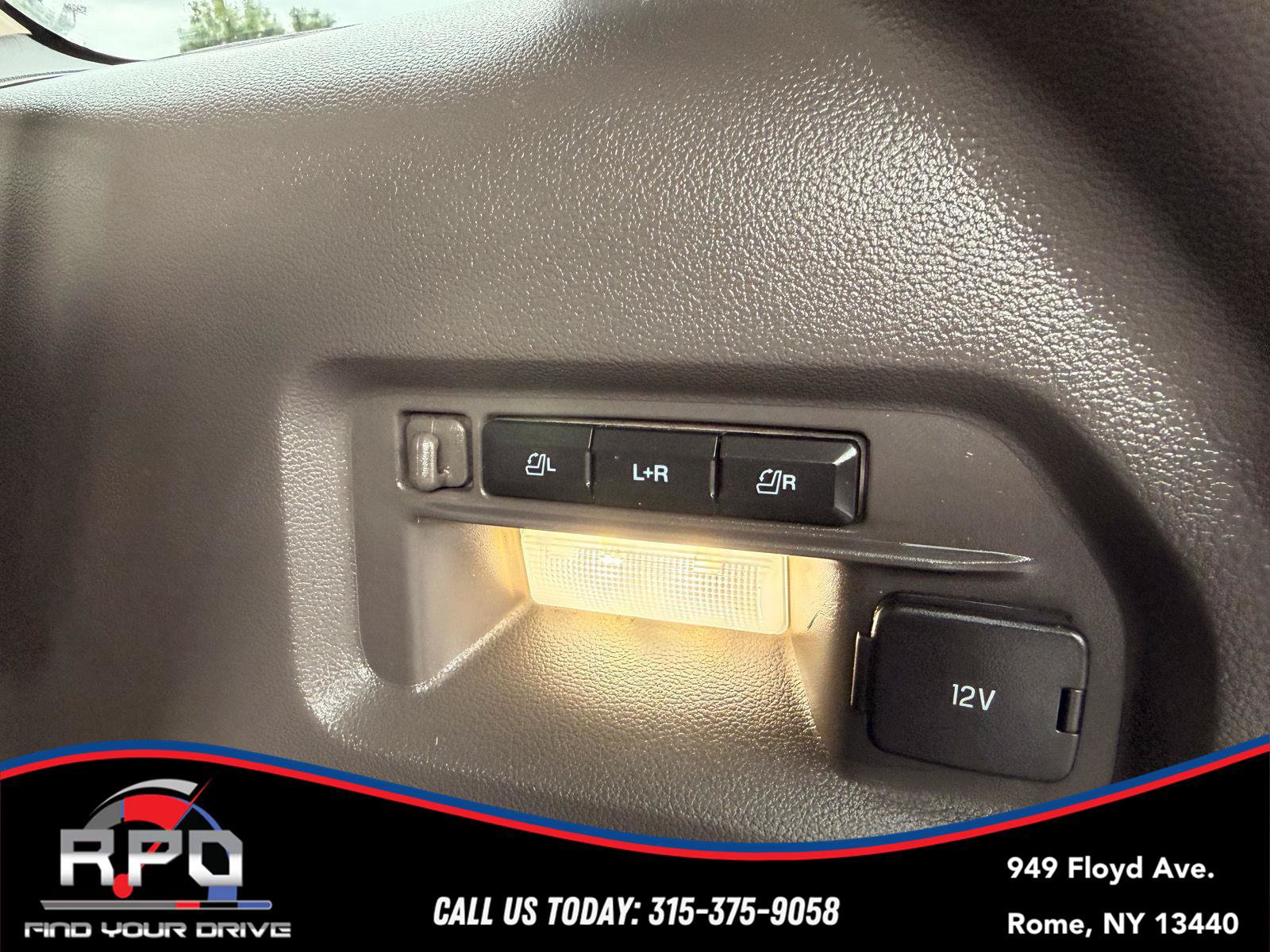Used 2020 Ford Explorer Platinum w/ Premium Technology Package AWD/4WD image 32