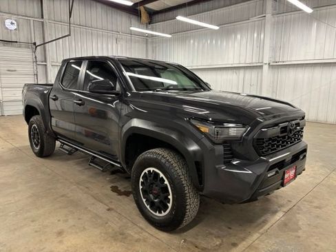 Used 2025 Toyota Tacoma TRD Off-Road AWD/4WD image 1