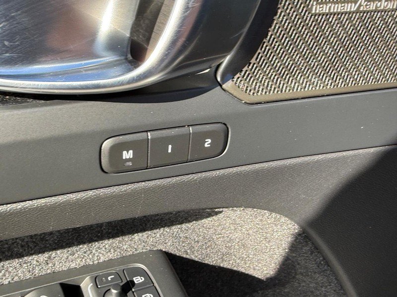 Certified 2023 Volvo C40 P8 Recharge Ultimate AWD/4WD image 17