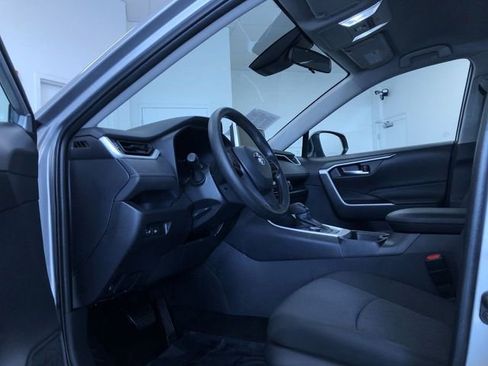 Used 2025 Toyota RAV4 XLE AWD/4WD image 11