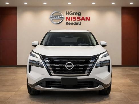 Used 2024 Nissan Rogue SV FWD image 5