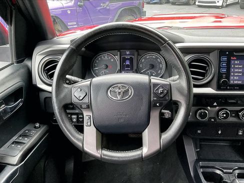 Used 2017 Toyota Tacoma TRD Off-Road AWD/4WD image 10